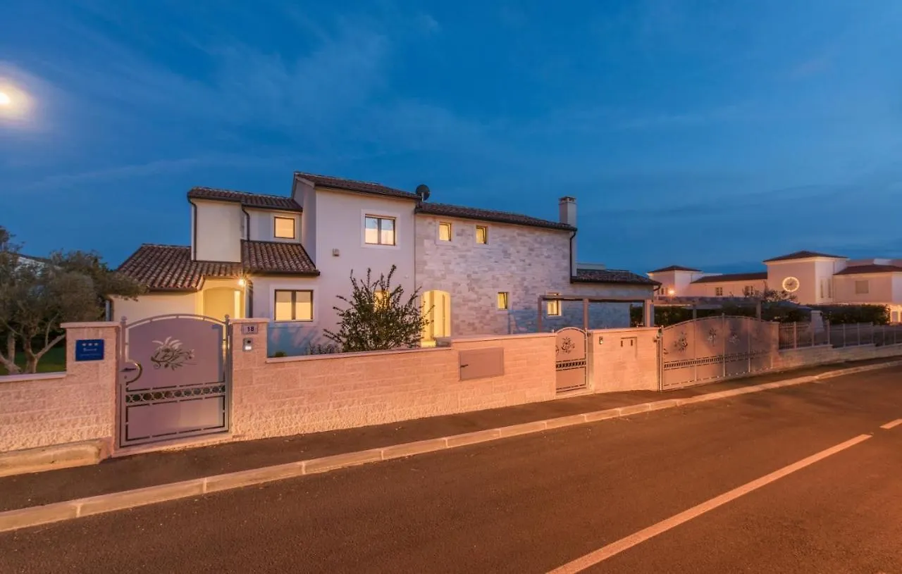 Villa Lory Tar-Vabriga Croatia